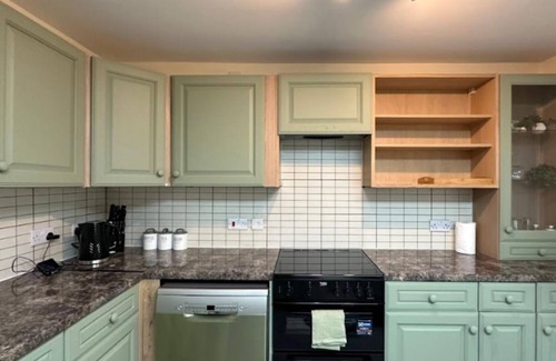 Stroud Apartment | This apartment is a 2 bedroom(s), 2 bathrooms, located in Stroud, Gloucestershire.