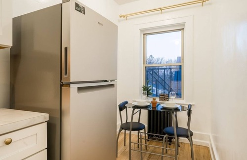 East Avenue Apartment | This apartment is a 0 bedroom(s), 1 bathrooms, located in Rochester, NY.
