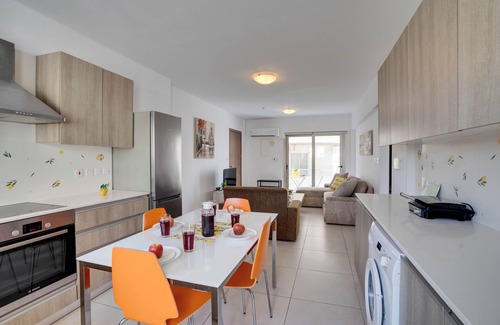 Larnaca Apartment | This apartment is a 2 bedroom(s), 1 bathrooms, located in Larnaca, Larnaca.