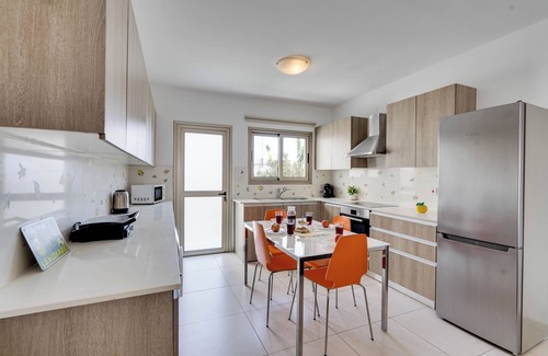 Larnaca Apartment | This apartment is a 2 bedroom(s), 1 bathrooms, located in Larnaca, Larnaca.