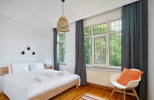 Etiler Apartment | This apartment is a 3 bedroom(s), 2 bathrooms, located in Beşiktaş, İstanbul.
