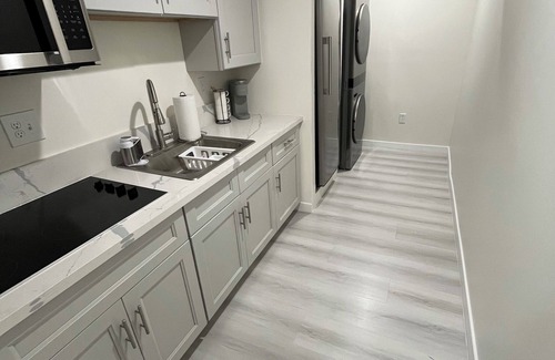 Willmore House | This basement apartment has its own private entrance. Near downtown Long Beach