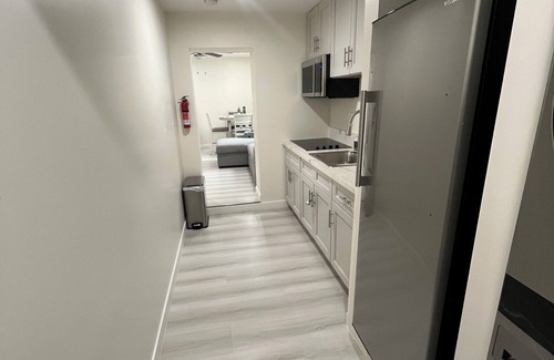 Willmore House | This basement apartment has its own private entrance. Near downtown Long Beach