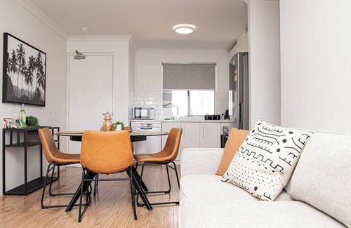 Belmont Apartment | This beautiful apartment is comfortably furnished and ready for your Perth Gateway