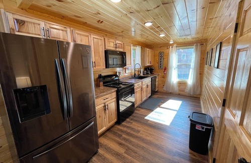 Pigeon Forge Cabin | This cabin is a 1 bedroom(s), 2 bathrooms, located in Pigeon Forge, TN.
