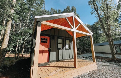 Hartwell RV Rental | This campground is a 0 bedroom(s), 1 bathrooms, located in Hartwell, GA.