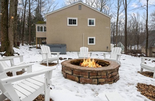 Thornhurst Ski Chalet | This chalet is a 4 bedroom(s), 3 bathrooms, located in Coolbaugh Township, PA.