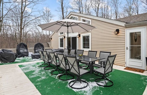 Thornhurst Ski Chalet | This chalet is a 4 bedroom(s), 3 bathrooms, located in Coolbaugh Township, PA.