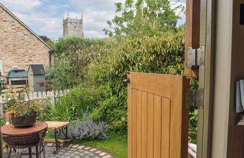 Dursley Cottage | This cosy and quiet Shepherd’s Hut is a great way to unwind.