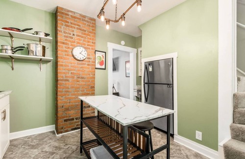 German Village Cottage | This cottage is a 1 bedroom(s), 1 bathrooms, located in Columbus, OH.