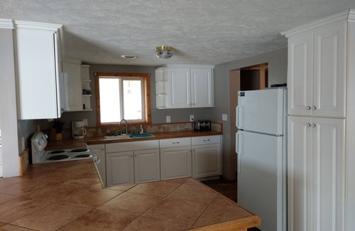 Custer Cottage | This cottage on the lake is a perfect place for a family vacation.