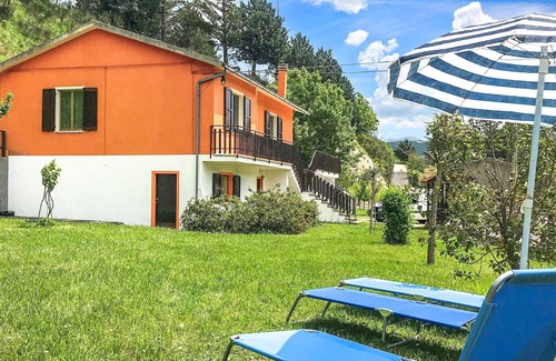 Apecchio House | This cozy cottage is the ideal place for a relaxing vacation.