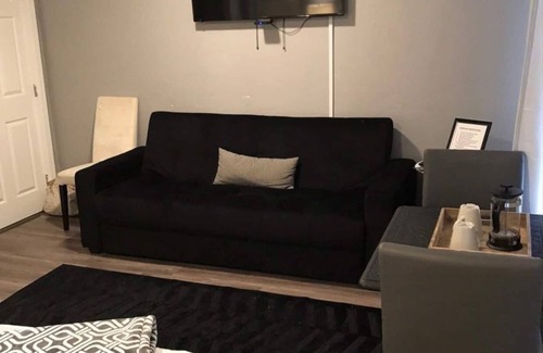 Pacific Terrace Hotel | This hotel is a 0 bedroom(s), 1 bathrooms, located in San Diego, CA.