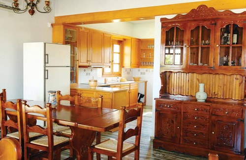 Assos-Lechaio House | This house near the beach is ideal for a family vacation or a time out with friends.