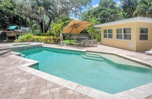 Largo House | This house is a 2 bedroom(s), 2 bathrooms, located in Largo, FL.