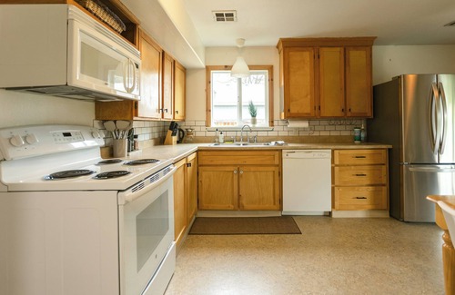 Central Point House | This house is a 4 bedroom(s), 3 bathrooms, located in Central Point, OR.