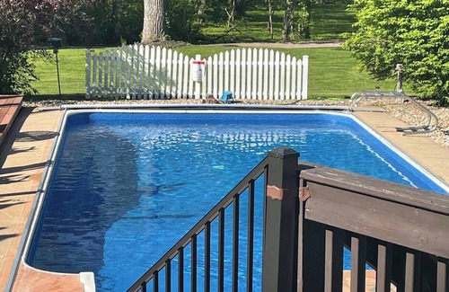 Greenwood House | This house is a 5 bedroom(s), 2 bathrooms, located in Greenwood, IN.
