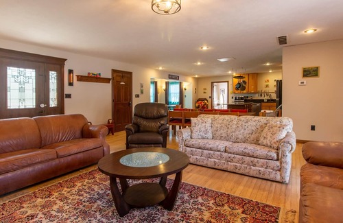 Bloomington House | This house is a 6 bedroom(s), 3.5 bathrooms, located in Bloomington, IN.