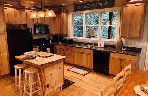 Lakemont House | "This house lives for the lake!” Flat, fenced-in yard, no stairs to Lake Rabun.