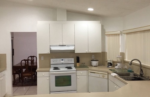 Tamiami House | This is a private Home, 4 Bedrooms, 2.5 Bathrooms Sleeps 8