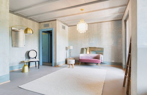 Barolo House | This is Italian elegance with a touch of country house charm.