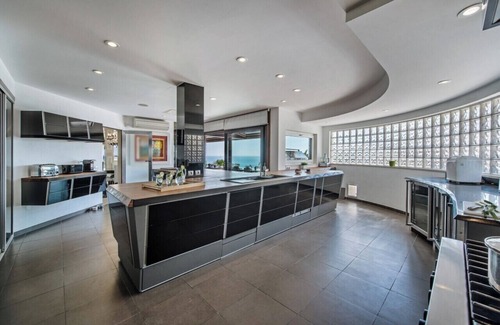 Olhos D'Agua House | This luxurious villa has been lovingly designed to the most exacting standards