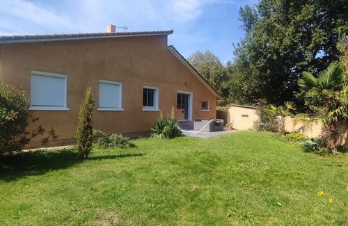 Lombez House | This peaceful country house offers a relaxing break for the whole family.