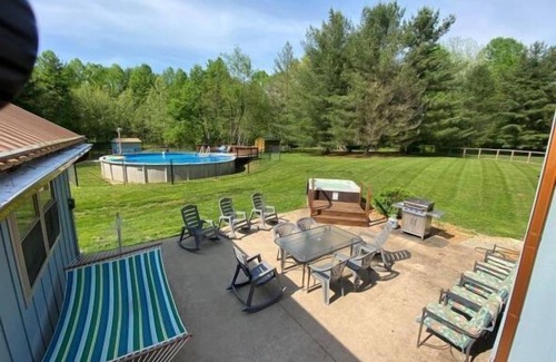 Bloomington Apartment | This room is a 1 bedroom(s), 1 bathrooms, located in Bloomington, IN.