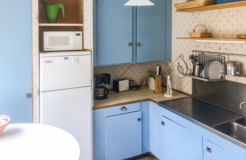 Rimforsa House | This simple vacation cabin is located not far from Lake Ämmern.