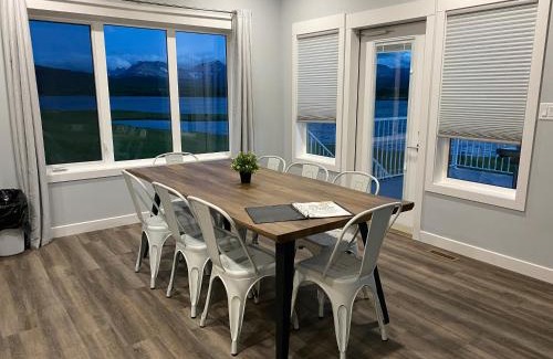 Mountain View House | Thistle Ridge (Upper) New Waterton Lakes Area Waterfront Home
