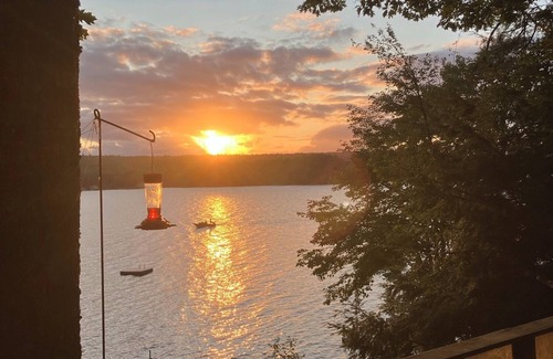 Oxford Cottage | Thompson Lake! Waterfront log style home sleeps 6
