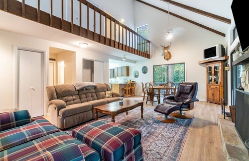 Spotsylvania Cabin | Thornburg Lodge - Lakefront Resort