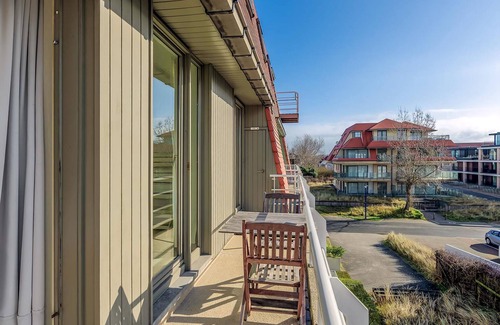 Oostduinkerke-Bad Apartment | Thornhill, 3202 + P*