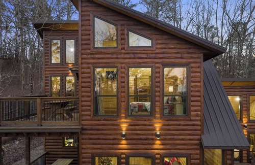 Broken Bow Cabin | Three Bears Hideout, Mountain Views, Hot Tub– Sleeps 10