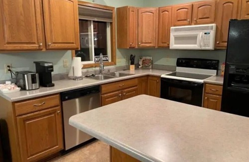 Sioux Falls House | Three Bed, Two Bath, Clean/Safe, Close to downtown