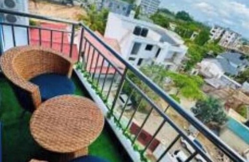 Oyster Bay Apartment | Three-Bedroom Apartment with Balcony 1& 3