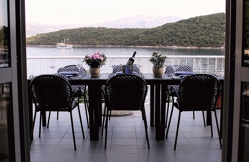 Cove Tri Zala (Zrnovo) Apartment | Three bedroom apartment near beach Korčula (A-14612-a)