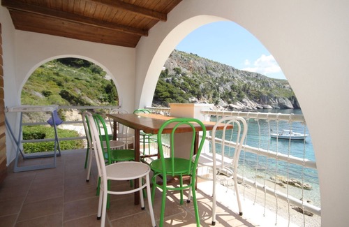 Zarace House | Three bedroom apartment near beach Cove Zaraće, Hvar (A-8781-a)