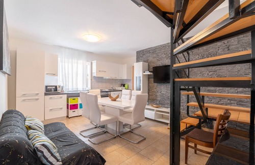 Lopar Apartment | Three bedroom apartment with balcony and sea view Lopar, Rab (A-14070-d)