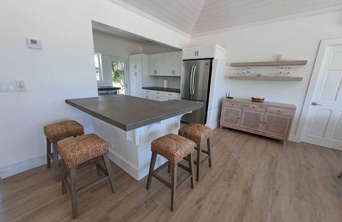 Governor's Harbour House | Three bedroom beach house on beautiful Double Bay beach
