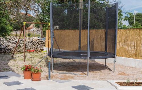 Unesic House | Three-Bedroom Holiday Home In Unesic