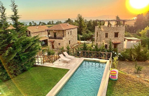 Kriopigi Villa | Three-bedroom Villa with private pool