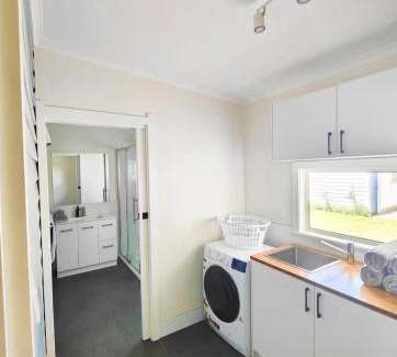 Invermay House | Three Bedrooms Hermay Cottage