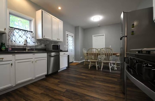 Lake Geneva House | Three Blocks from Paradise – Cozy Home for 8 Near Lake Geneva
