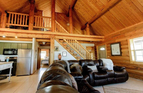 Buffalo Cabin | Three Canyons - Entire Log Home With Mountain View!