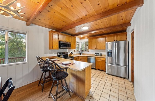 Idyllwild House | Three Gazing Stars: Spacious, Stunning Views, Walk-to-Town, A/C