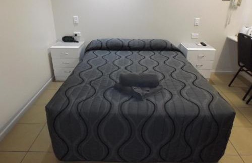 Monto Hotel | Three Moon Motel