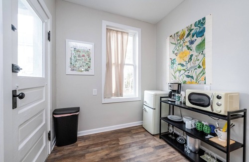 Three Oaks House | Three Oaks Unit Steps To Downtown! 2 Night Summer Min!