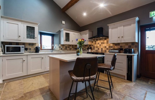 Yockenthwaite House | THREE PEAKS BARN, family friendly, with hot tub in Chapel-Le-Dale