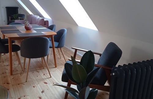 Fuchshain Apartment | Three-sided courtyard étable